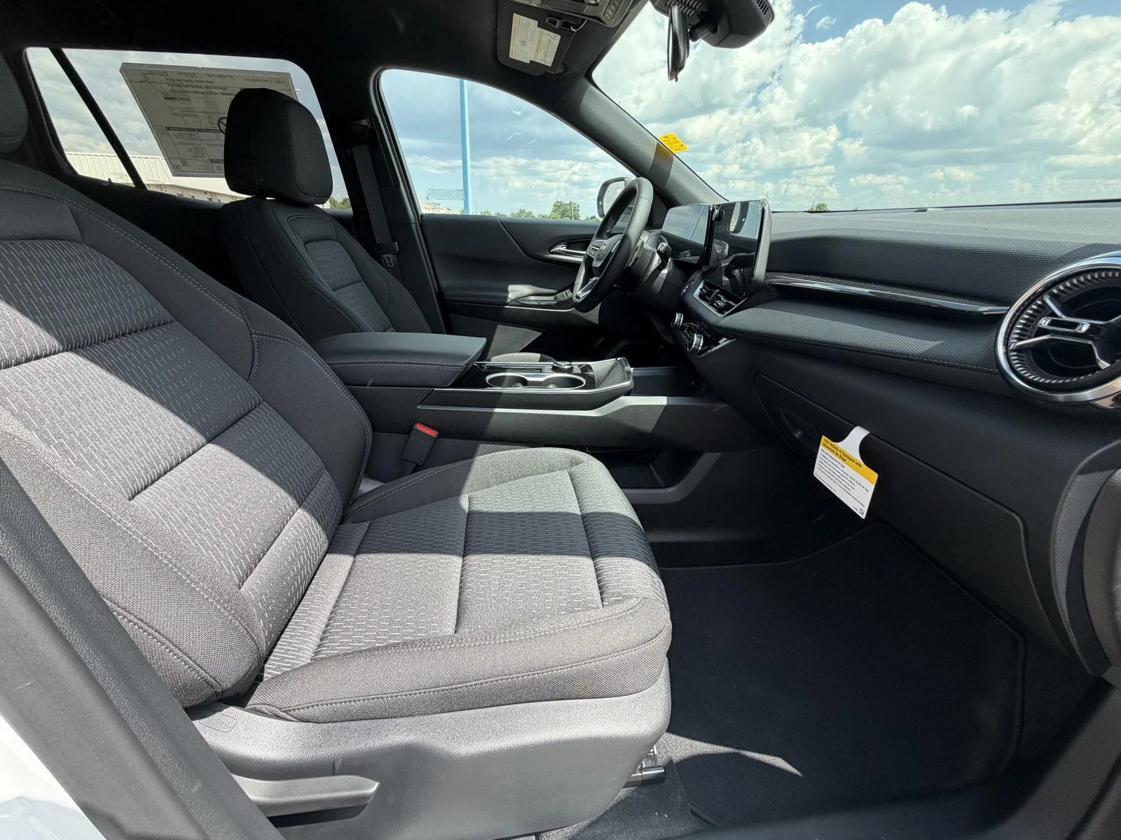 2027 Chevrolet Equinox LT - Photo 17