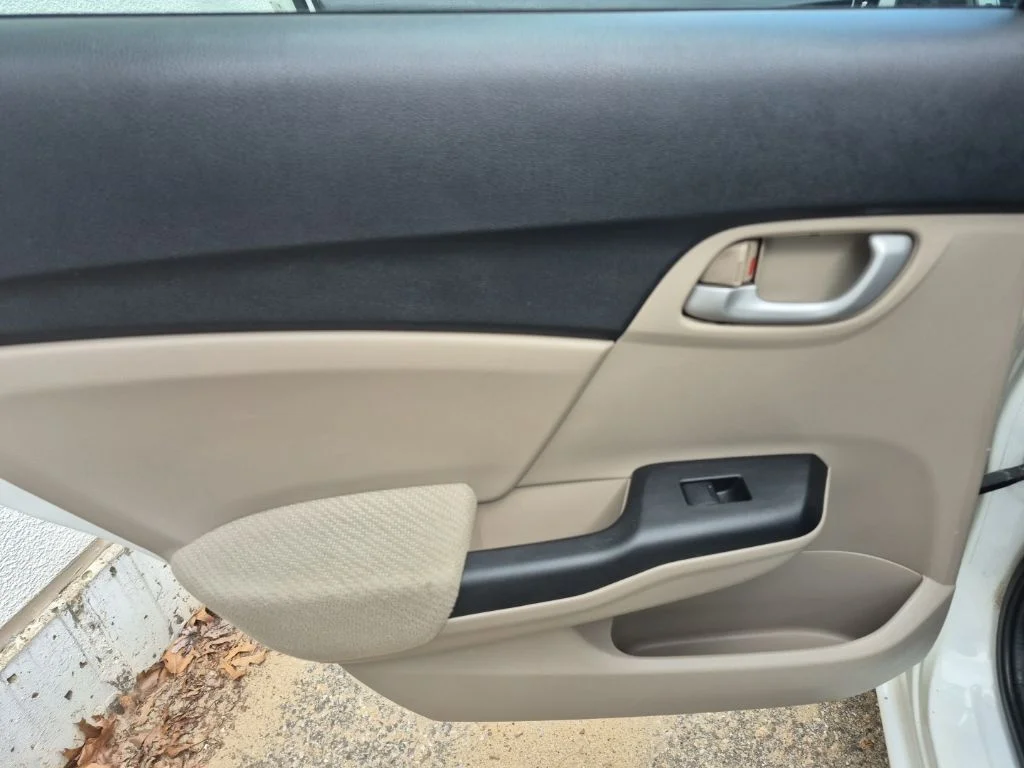 Used 2013 White Honda LX image 10