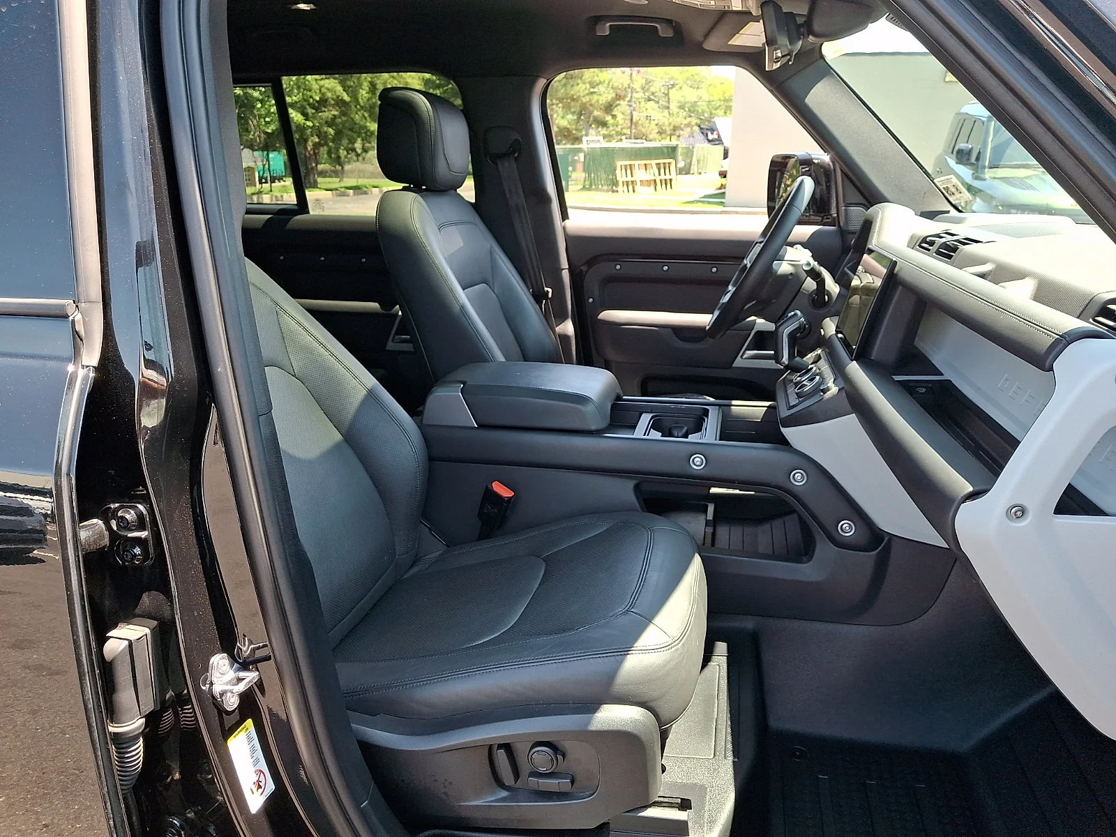 Used 2024 Santorini Black Metallic   1Ag Land Rover SE image 26