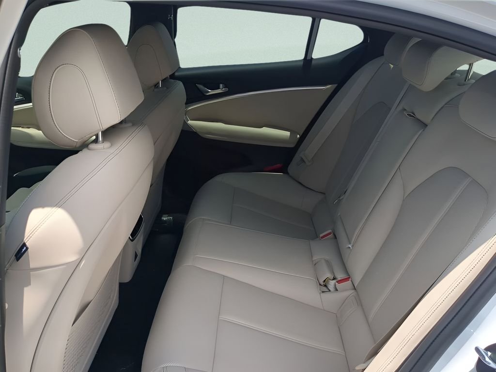 2026 GENESIS G70 Standard - Photo 10