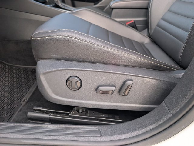 Used 2022 White Volkswagen 1.5T SE image 21