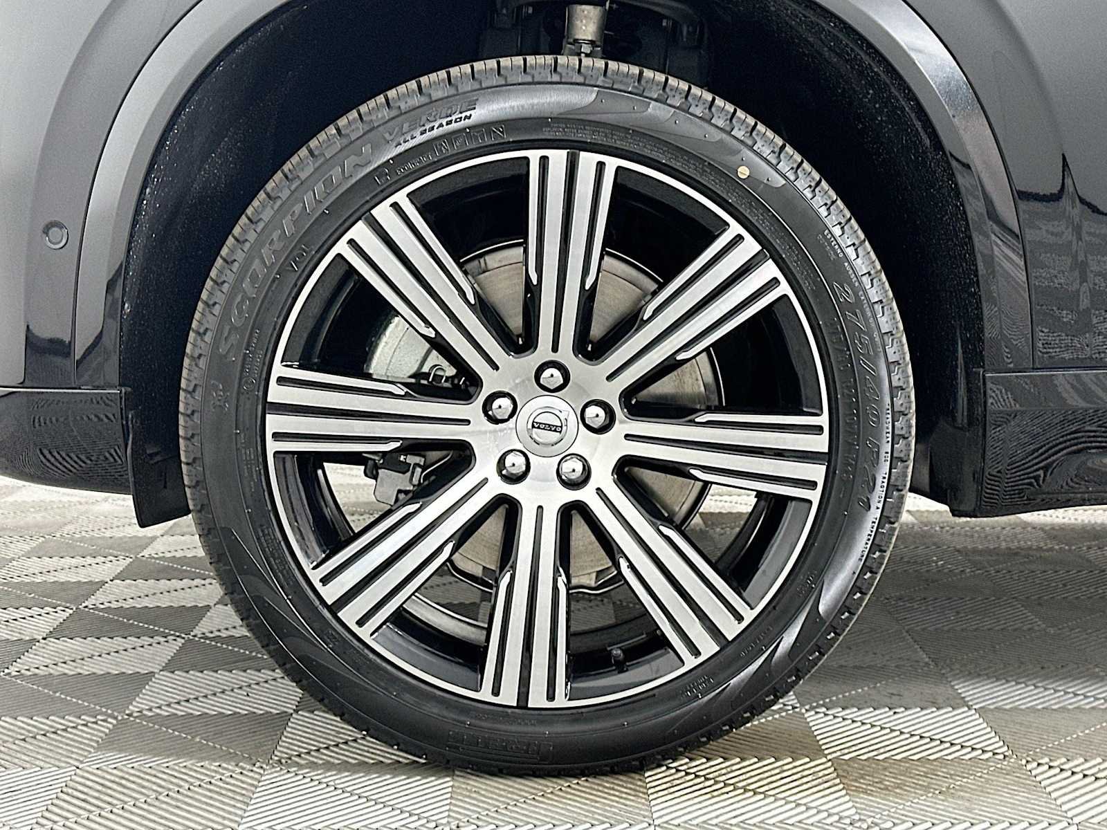 2025 Volvo XC90 Plus - Photo 28