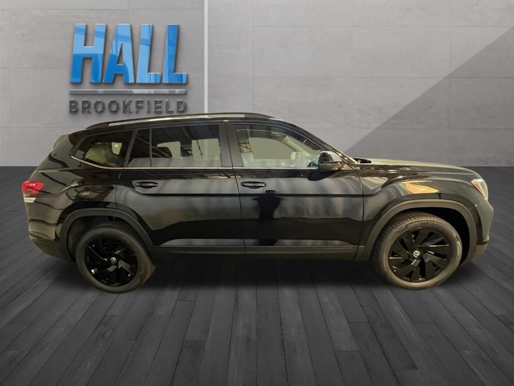 New 2026 Black Volkswagen 2.0T SE w/Technology image 6