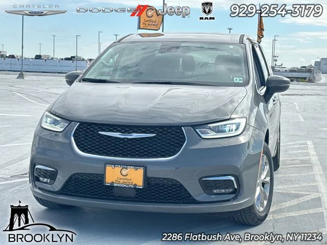 2023 Chrysler Pacifica Touring L AWD's photo