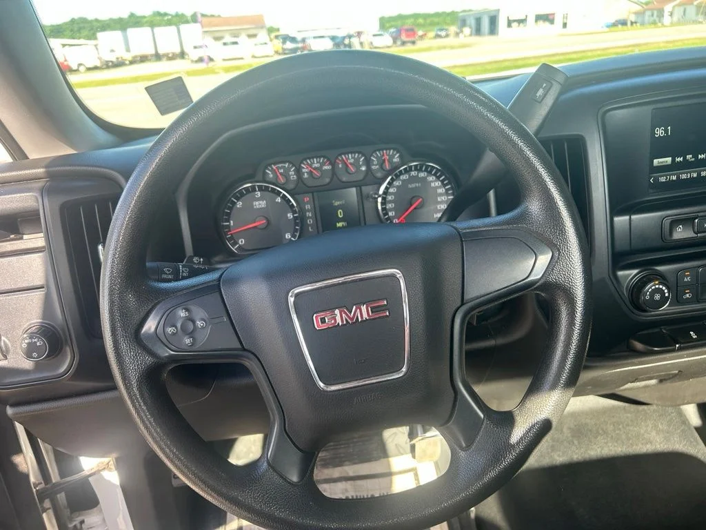 Used 2018  GMC Base image 11