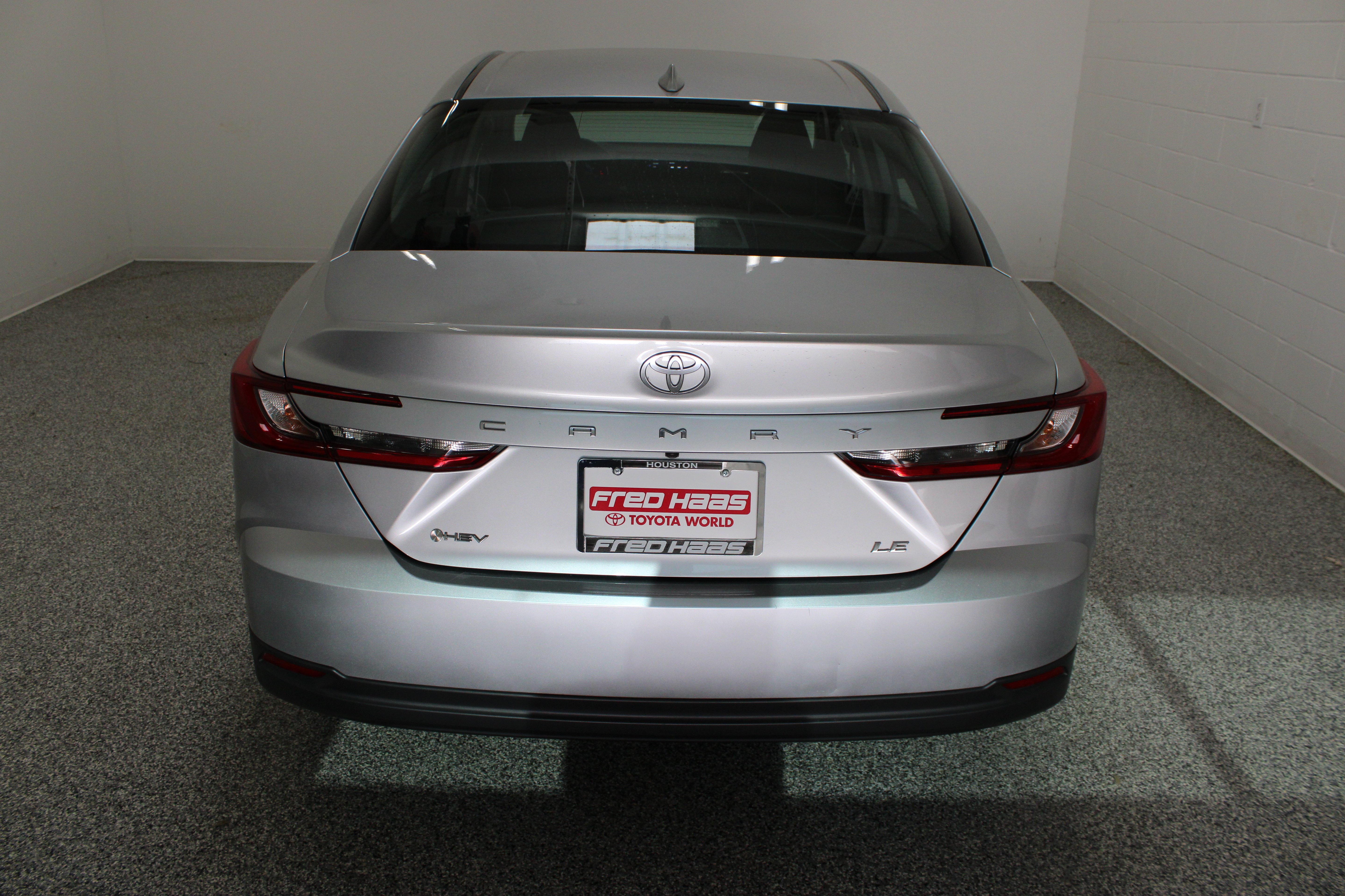 Used 2025 Silver Toyota LE 2.5L/Electric image 8