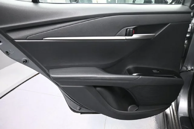 Used 2025  Toyota SE image 18