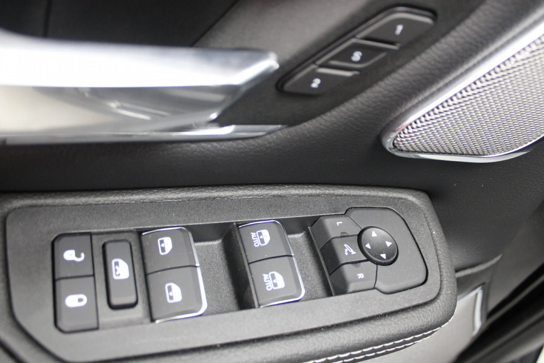 2026 RAM 1500 Laramie - Photo 16
