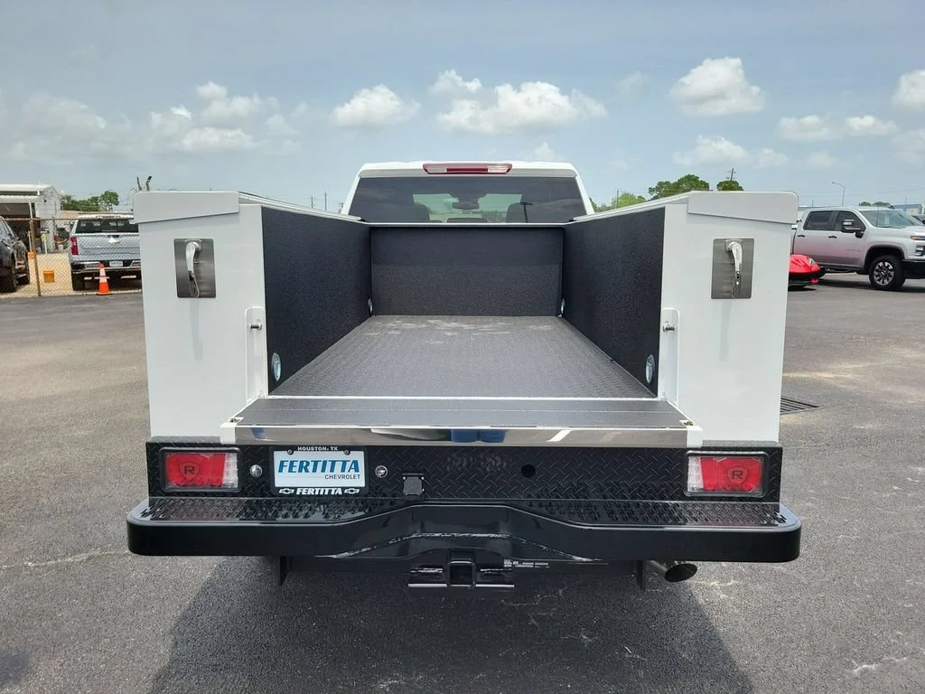 New 2026 Summit White Chevrolet WT image 13