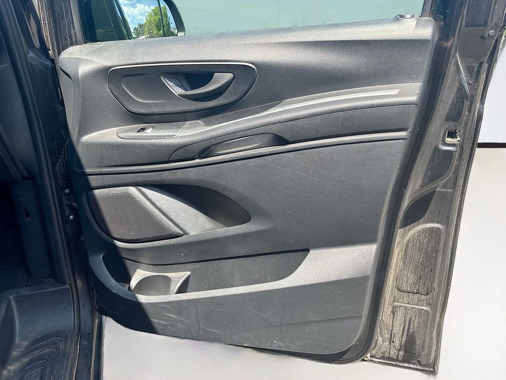 Used 2018  Mercedes-Benz Cargo image 16