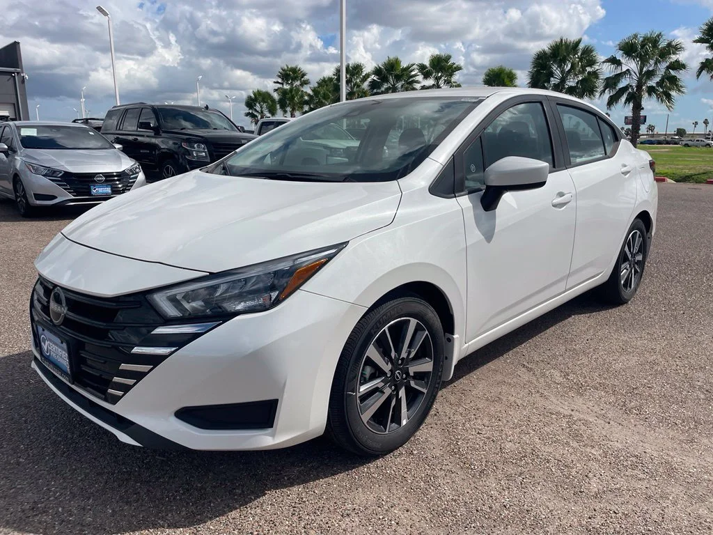 Used 2025 White Nissan 1.6 SV image 5