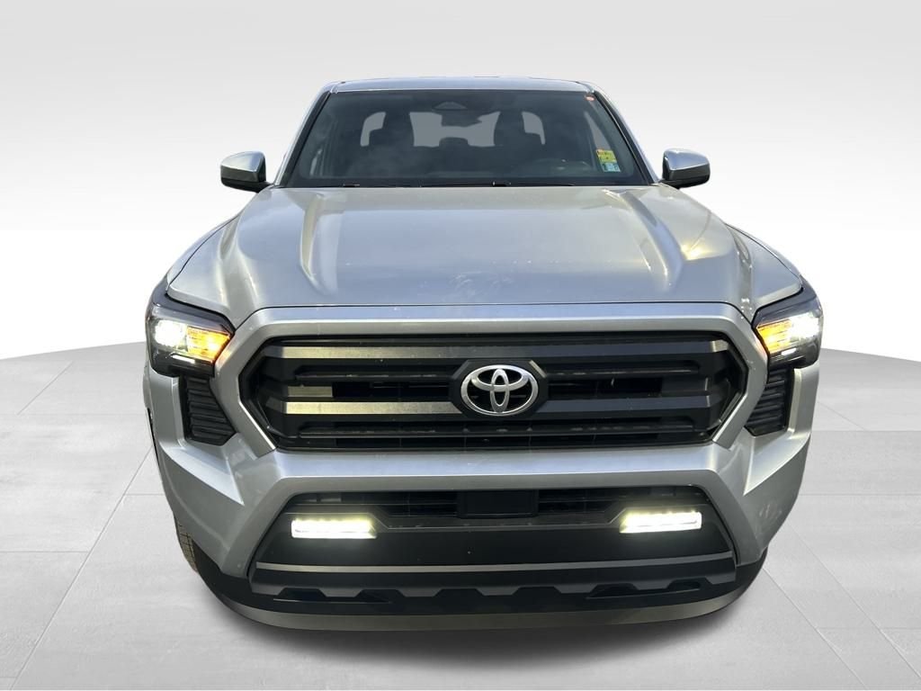 2026 Toyota Tacoma SR5 - Photo 8