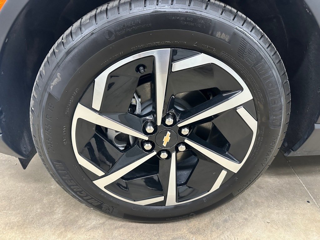 Used 2025 Sterling Gray Metallic Chevrolet LT image 35