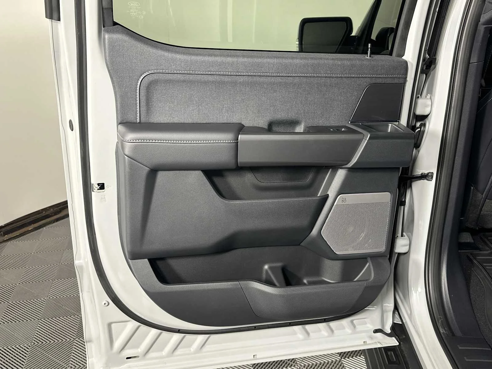 New 2026 Avalanche Gray Ford LARIAT image 27