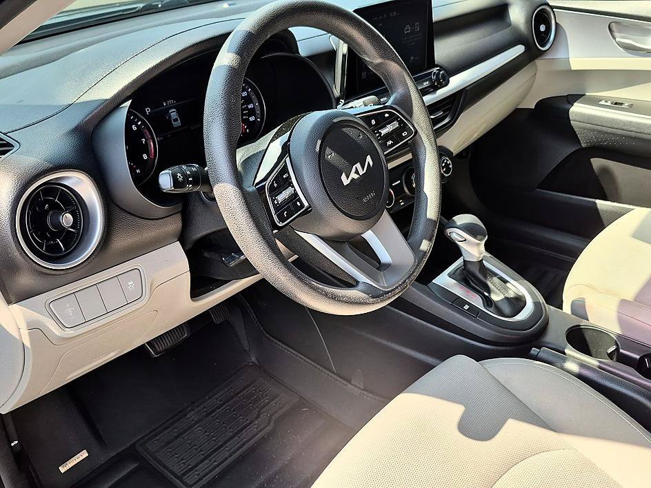Used 2022 Aurora Black Kia LXS image 16