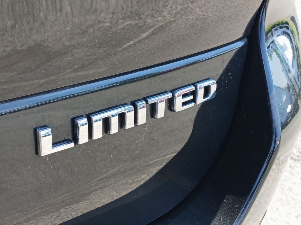 Used 2023 Gray Jeep Limited image 35