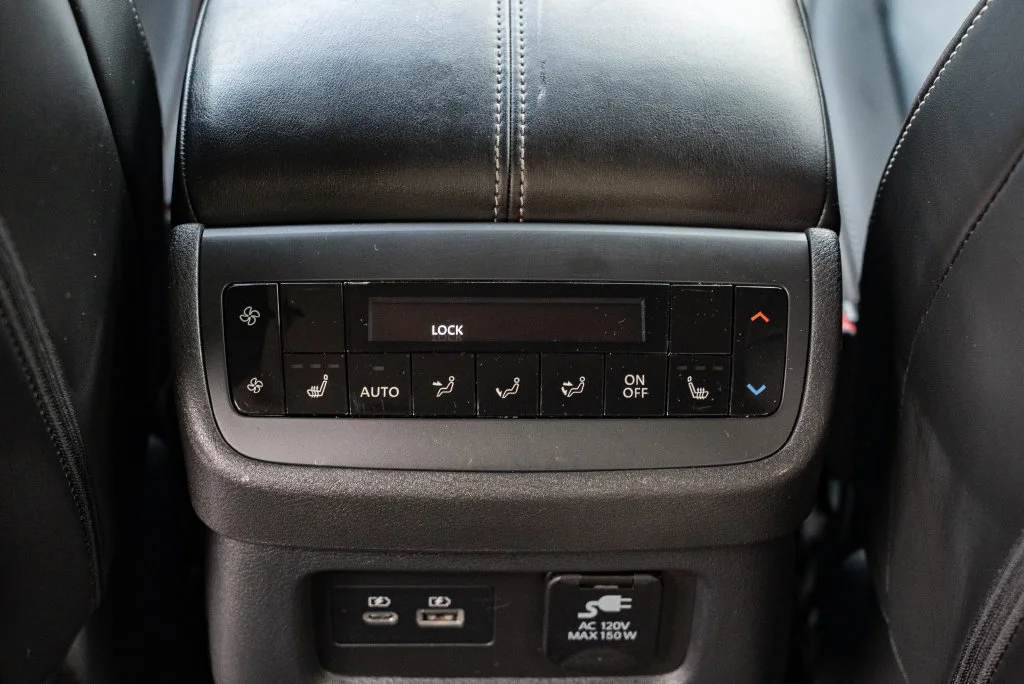 Used 2025 Black Nissan Platinum image 9