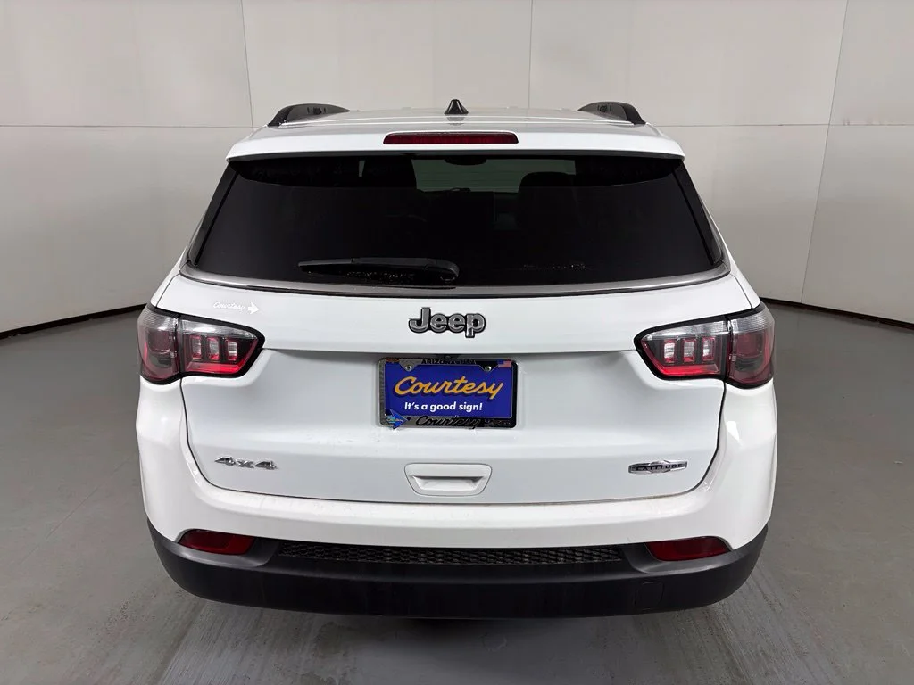 Used 2024 White Jeep Latitude image 7