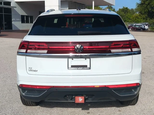 Used 2024 White Volkswagen 2.0T SE w/Technology image 4