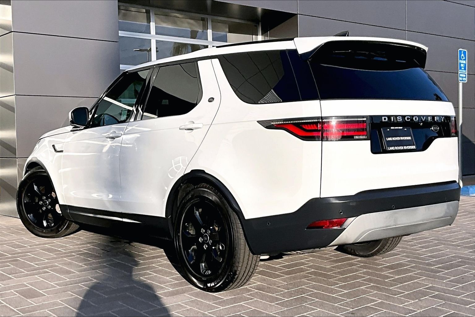 Used 2021 White Land Rover S image 10