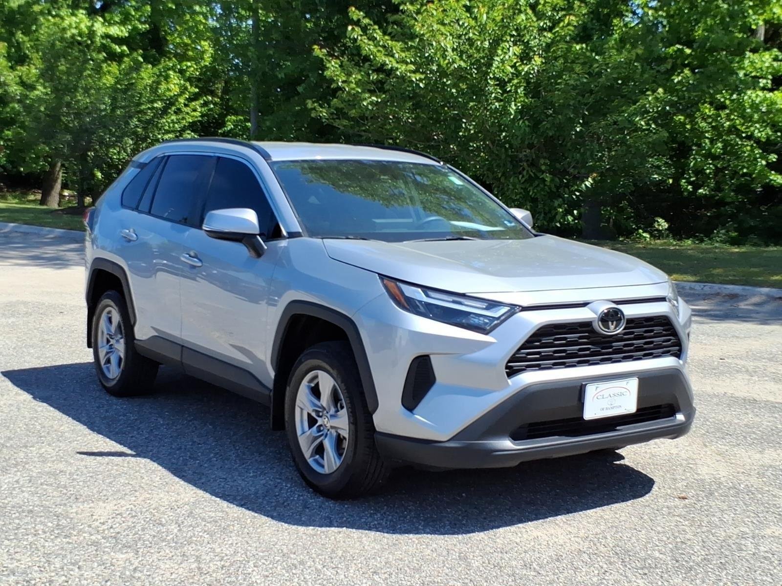 Used 2025 Silver Sky Metallic Toyota XLE image 5