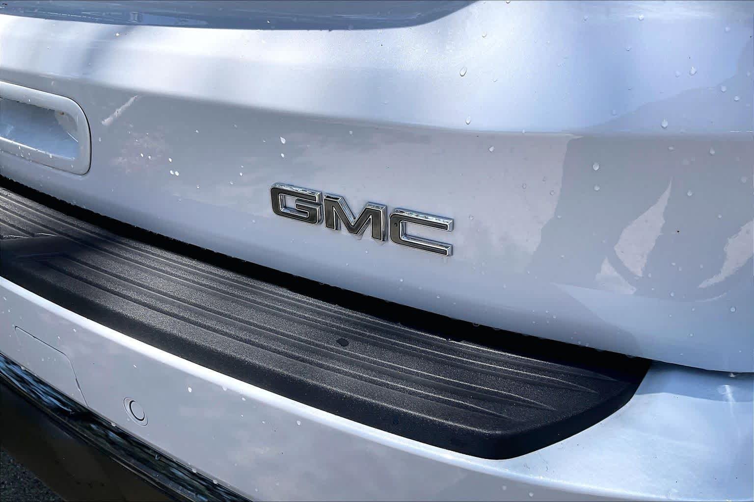 Used 2026 Glacier White Tricoat GMC Denali Ultimate image 29