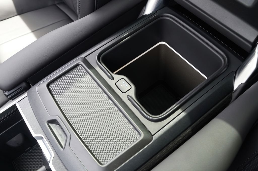 New 2026 Santorini Black Land Rover SE image 36