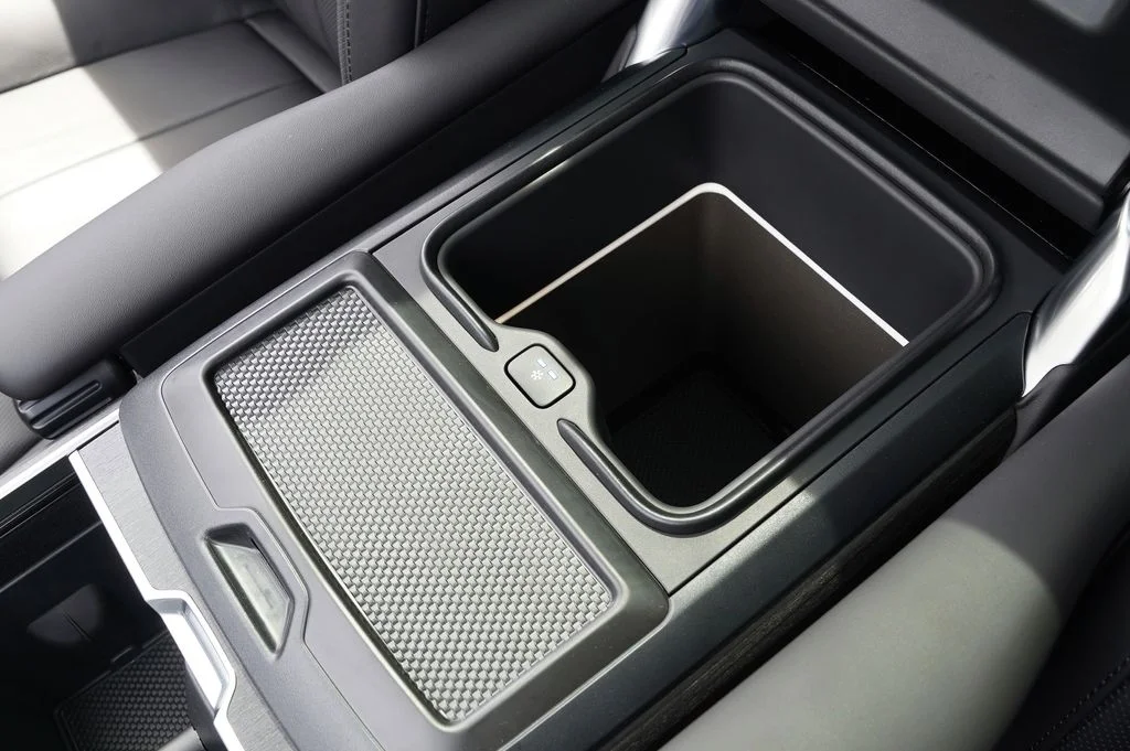 New 2026 Santorini Black Land Rover SE image 36