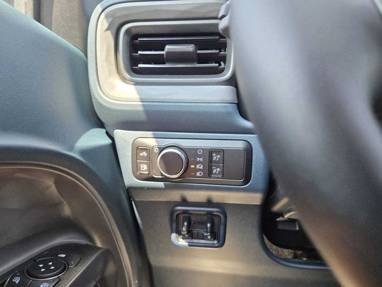 New 2026 Space White Metallic Ford XLT image 12