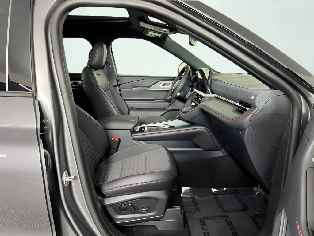 New 2026 Carbonized Gray Metallic Ford ST-Line image 13