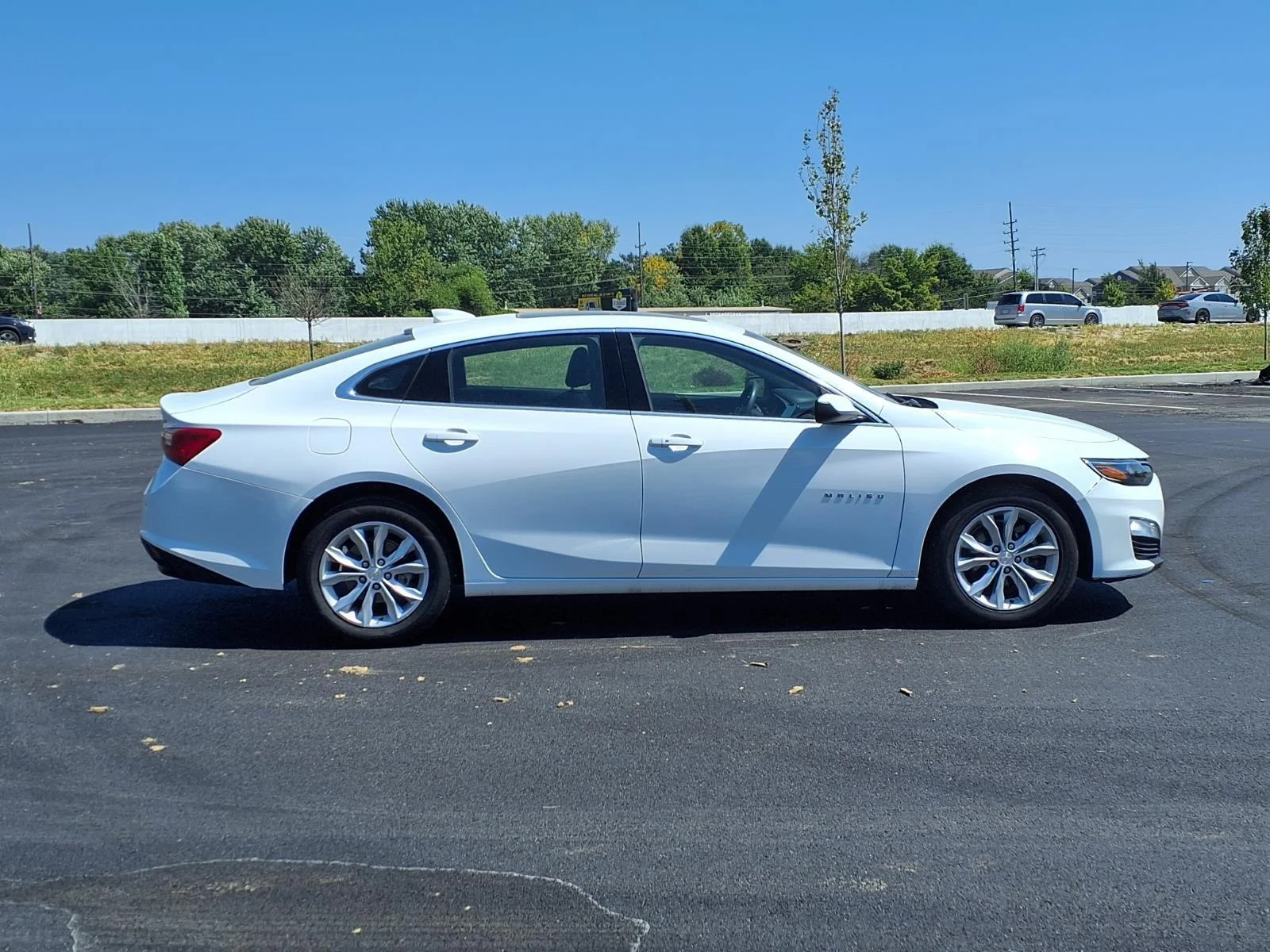 Used 2024 Summit White Chevrolet LT image 27
