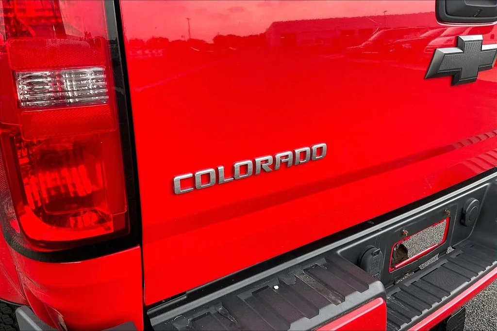 Used 2015 Red Chevrolet Z71 image 30