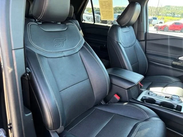 Used 2023  Ford ST image 25