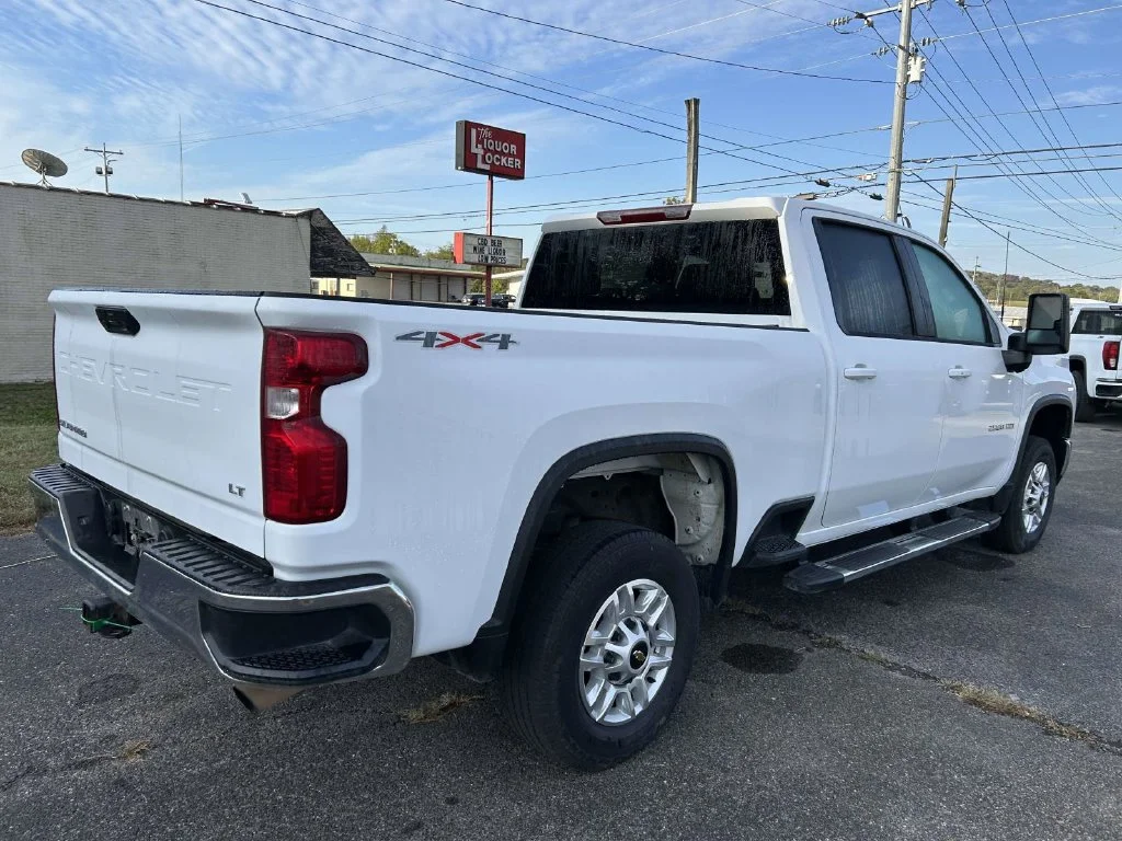 Used 2025 Summit White Chevrolet LT image 2