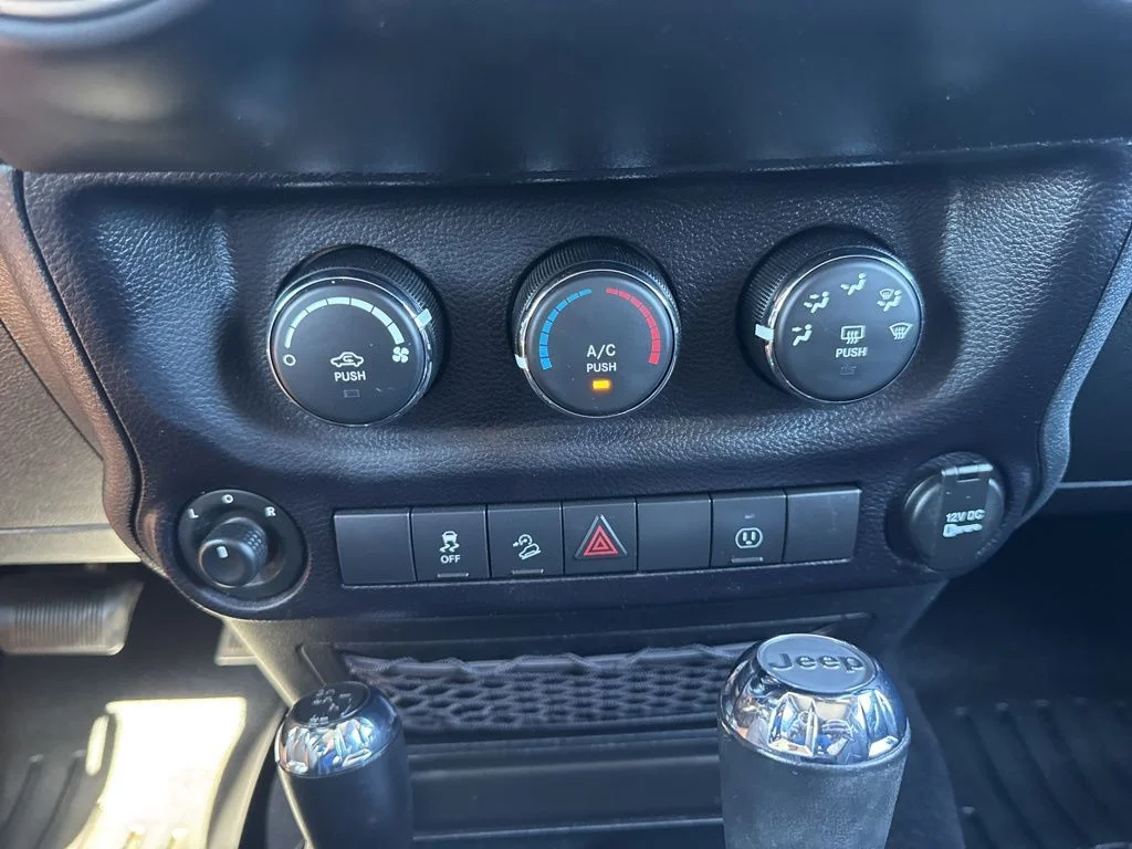 Used 2017 Gray Jeep Unlimited Sahara image 21