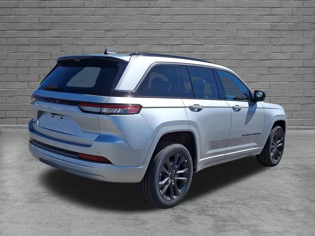 New 2026 Silver Zynith Jeep Limited Reserve image 8