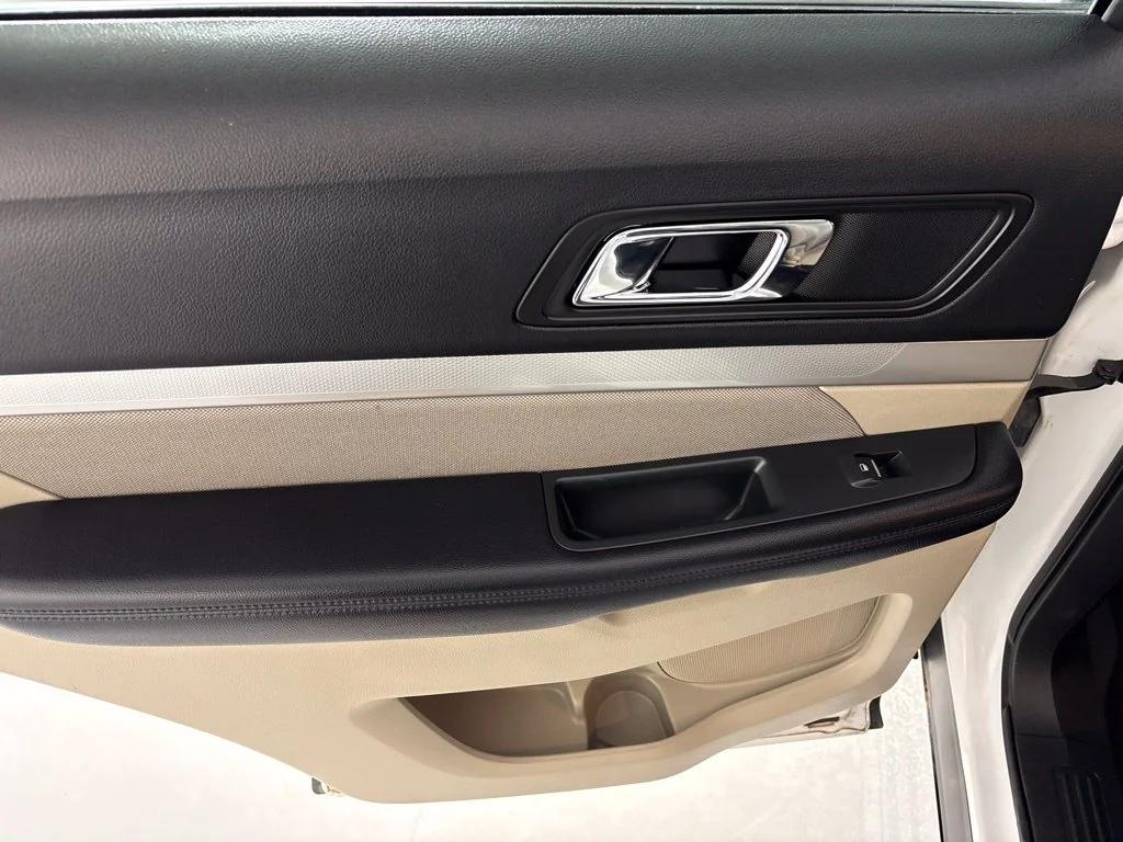 Used 2018 White Ford Base image 21