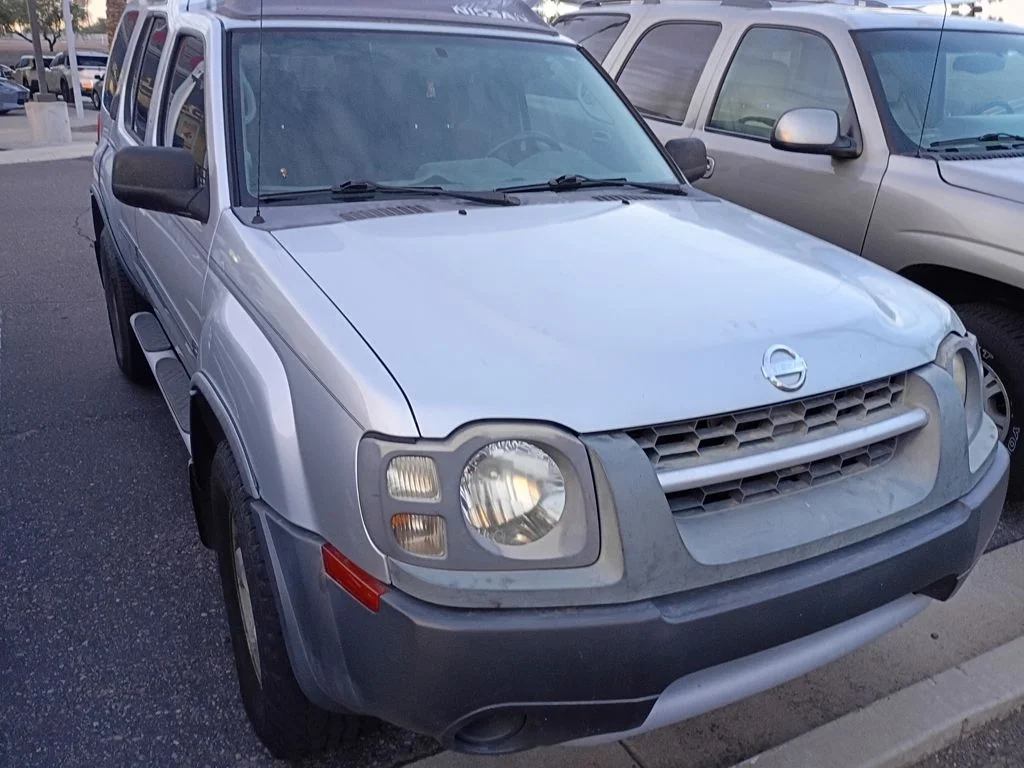 Used 2002 Silver Nissan XE image 2