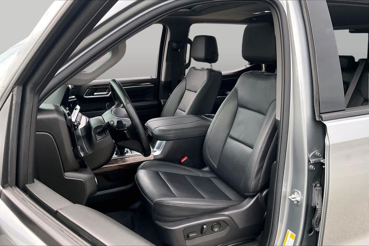 Used 2025 Sterling Metallic GMC Elevation image 8