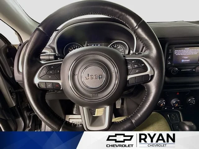 Used 2018 Silver Jeep Latitude image 11