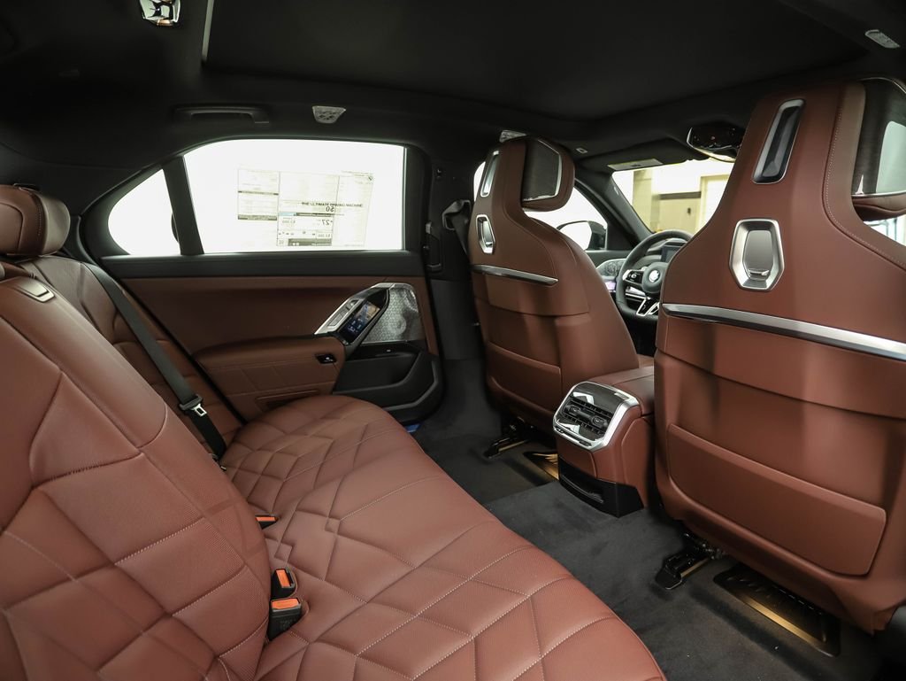 New 2026 Black Sapphire Metallic BMW 740i xDrive image 27