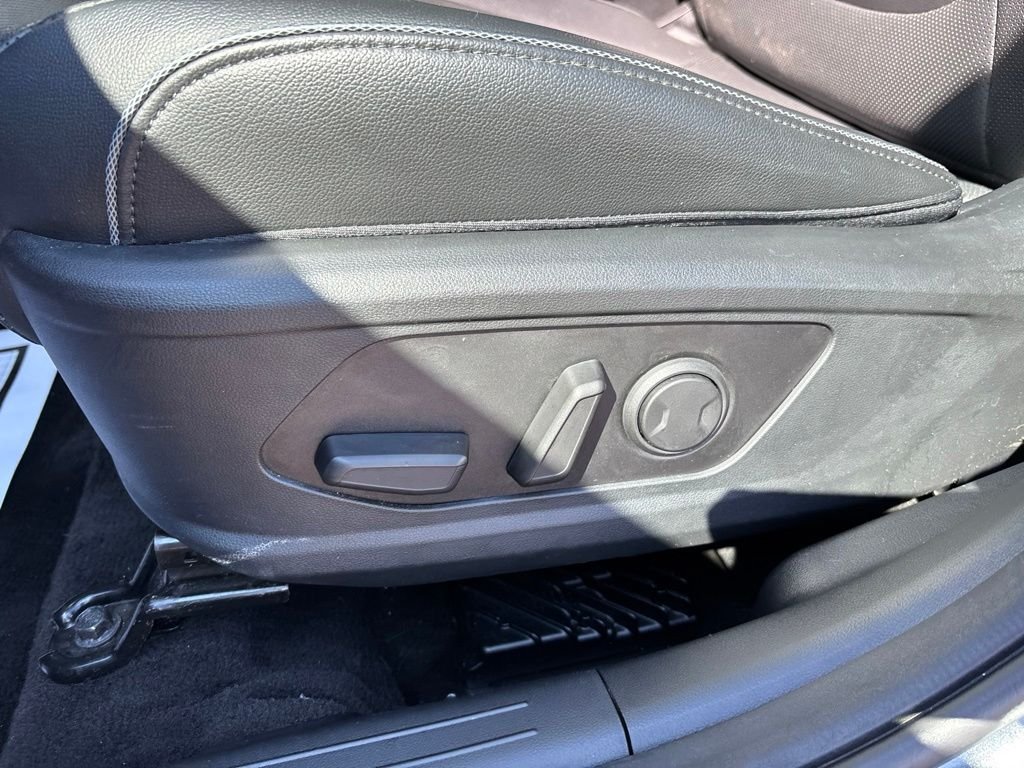 Used 2022 Gray Hyundai SEL image 13