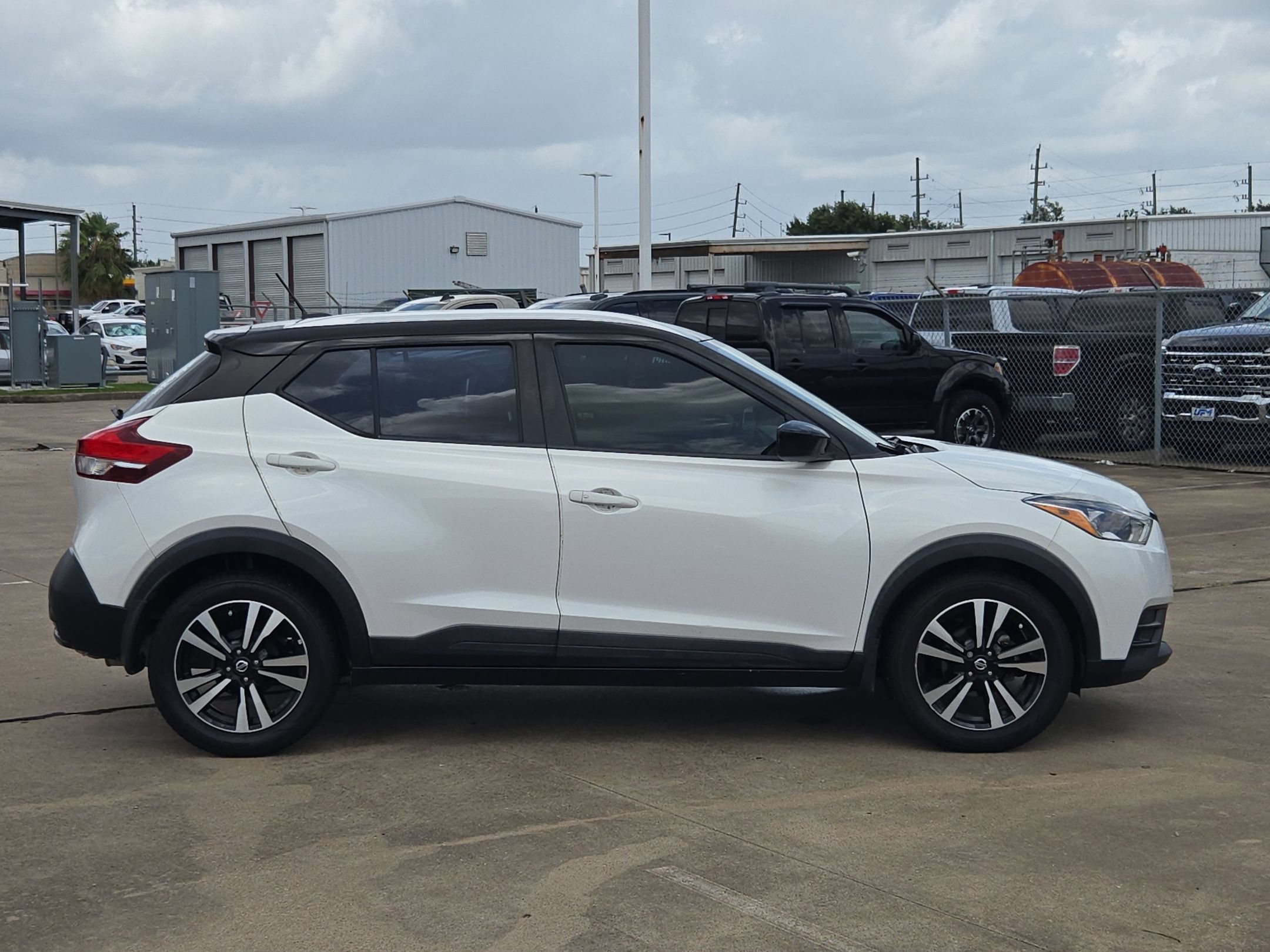 Used 2018 Aspen White / Super Black Nissan SV image 2