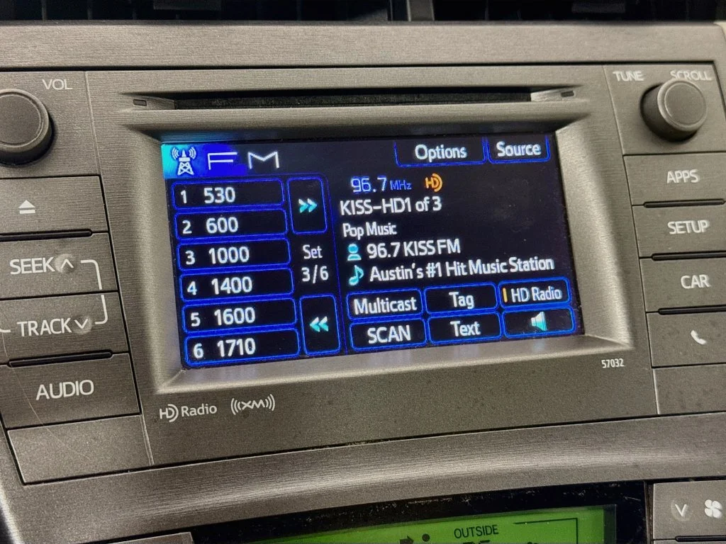 Used 2014 Silver Toyota Three image 17