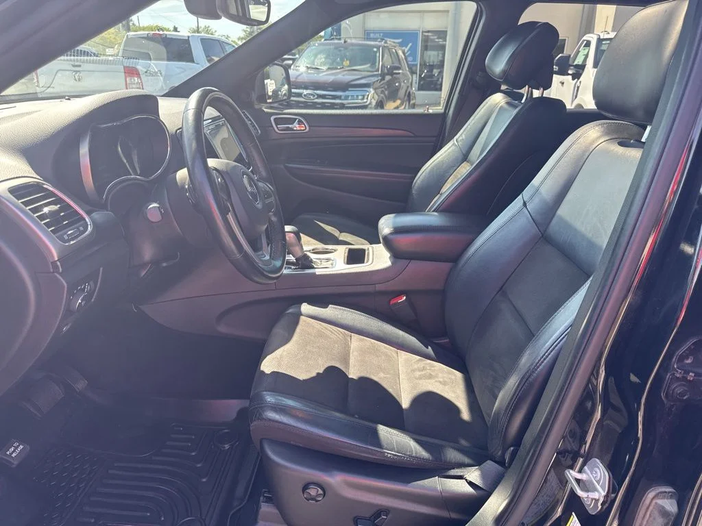 Certified Used 2019 Diamond Black Jeep Altitude image 10