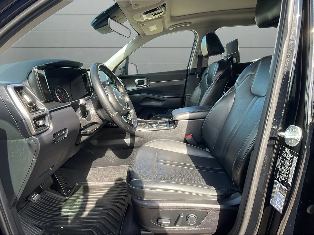 Used 2022 Black Kia S image 10