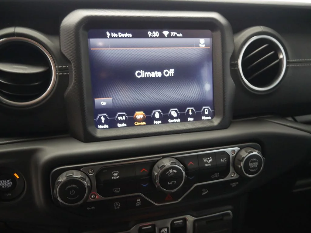 Used 2018 Crystal Metallic Jeep Unlimited Sahara image 38