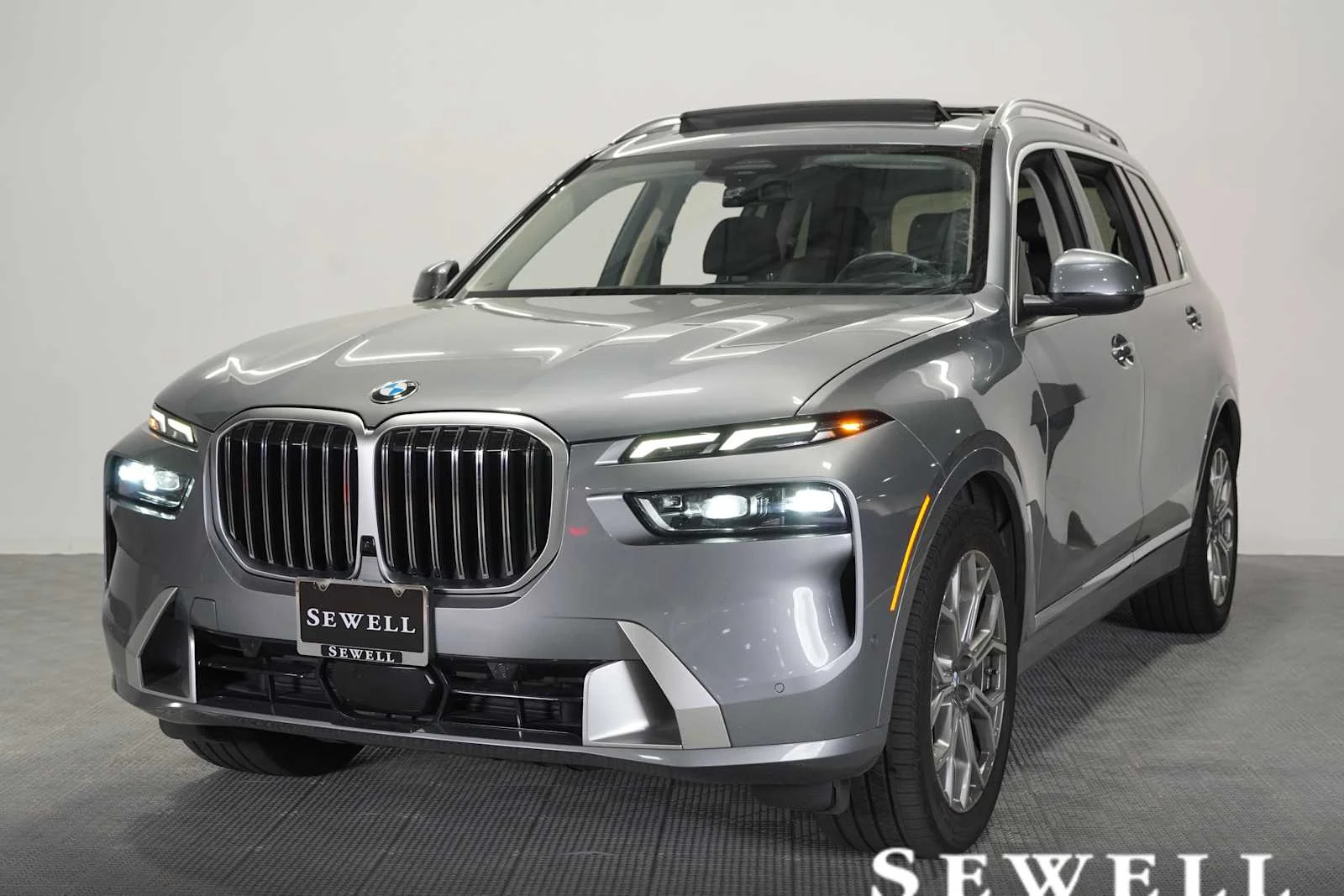 2023 BMW X7 xDrive40i's photo