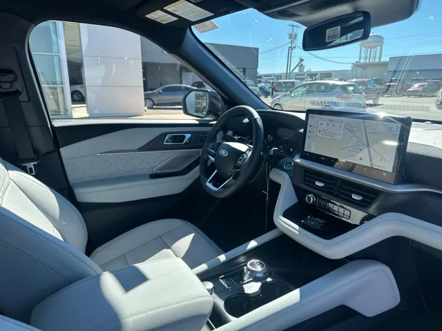 New 2027 Avalanche Gray Ford Platinum™ image 9