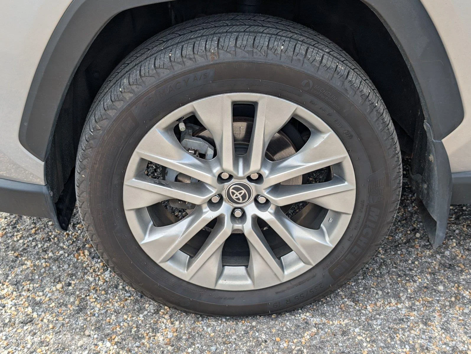 Used 2024 Silver Sky Metallic Toyota XLE Premium image 11